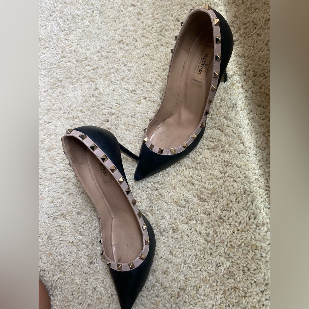 Valentino Rockstud Studded Black Leather Pointed
Toe Heels Size 39